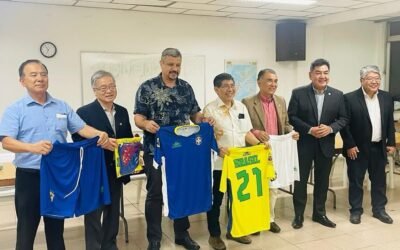 ICNBK e AOKB enviam uniformes à time de futebol de Okinawa
